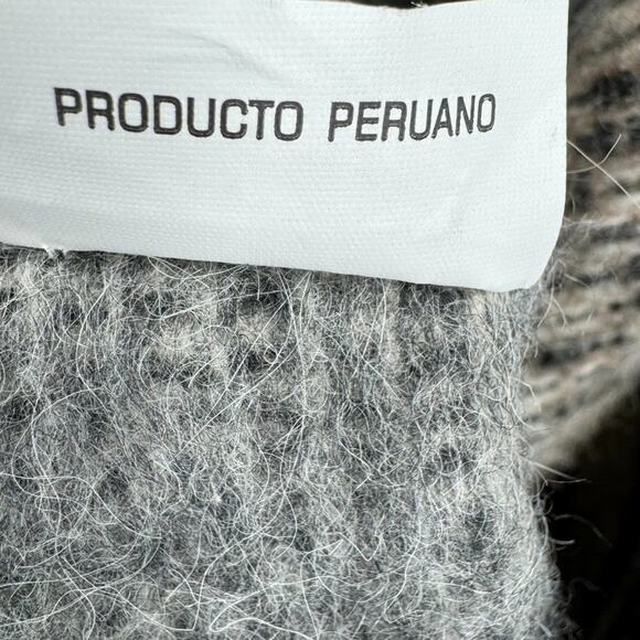Alpaca wool blend fringe poncho southwestern Aztec print gray tan made in Peru - Picture 7 of 7